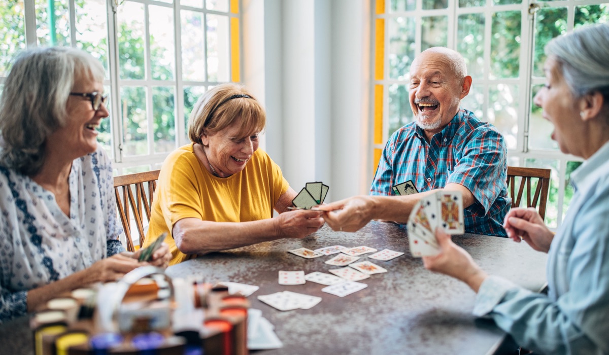 Langfristigkeit: Senioren beim Kartenspiel
